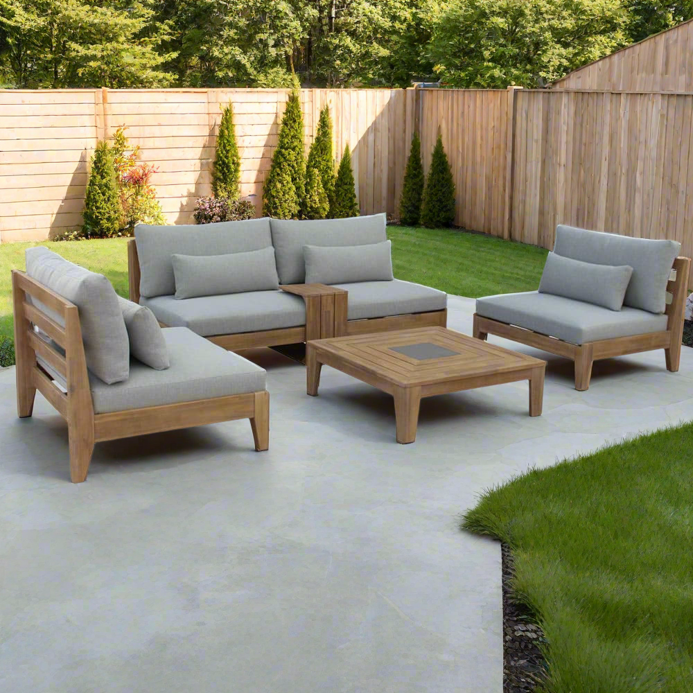 Outdoor Lounge