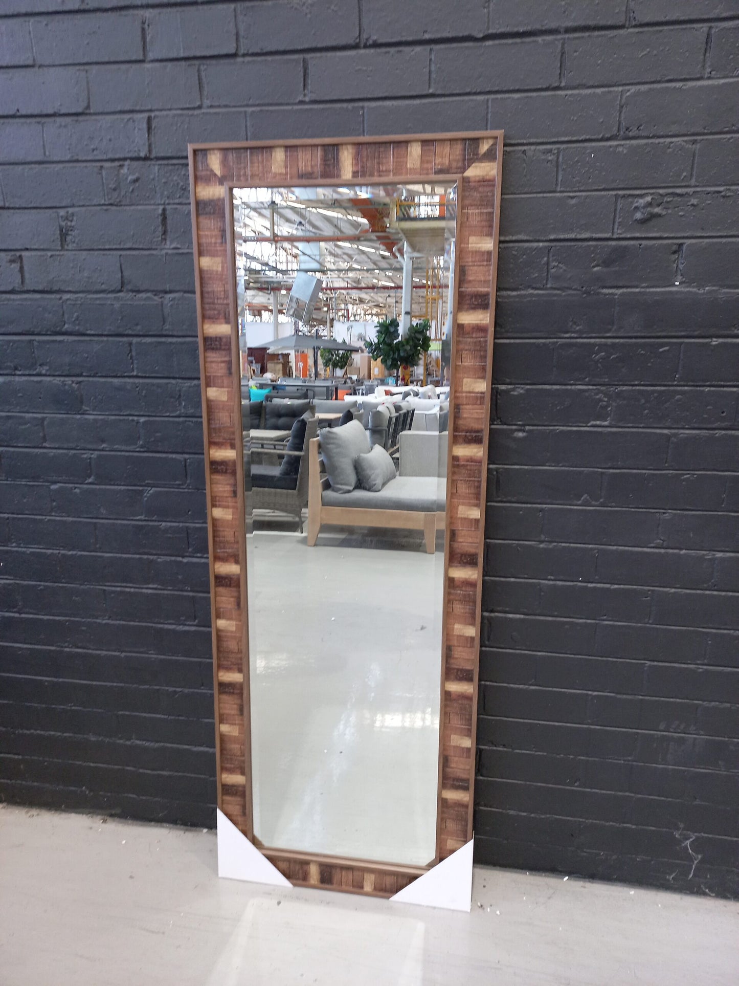 Mirror – Dark Woodgrain – 168 x 60