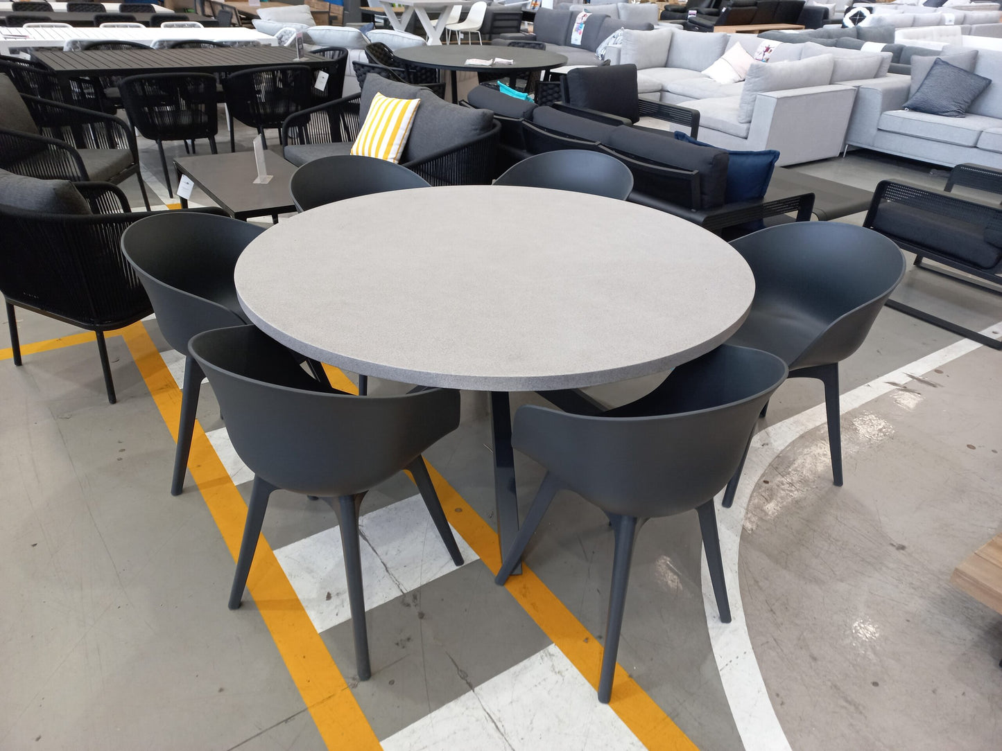 Rift Concrete Round Dining Table – *1700 – Table Only